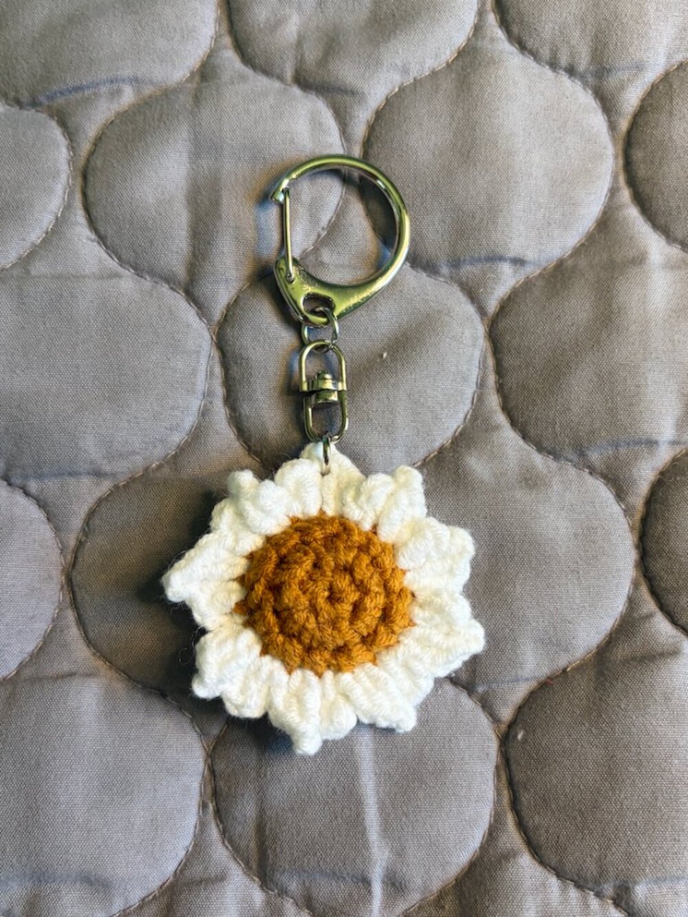 White Daisy Keychain